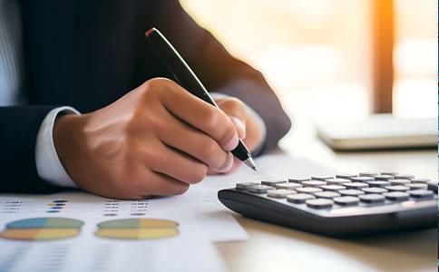 怎樣選擇(ze)廣州代(dai)理(li)記賬(zhang)公(gong)司(si)：選擇(ze)費用(yong)及優(you)勢(shi)